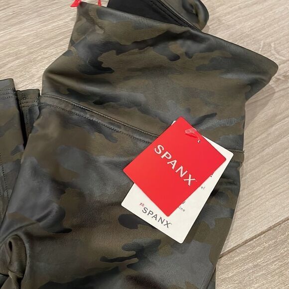 Spanx camo Faux Leather Army Olive Green Leggings NWT size XS - Picture 10 of 11